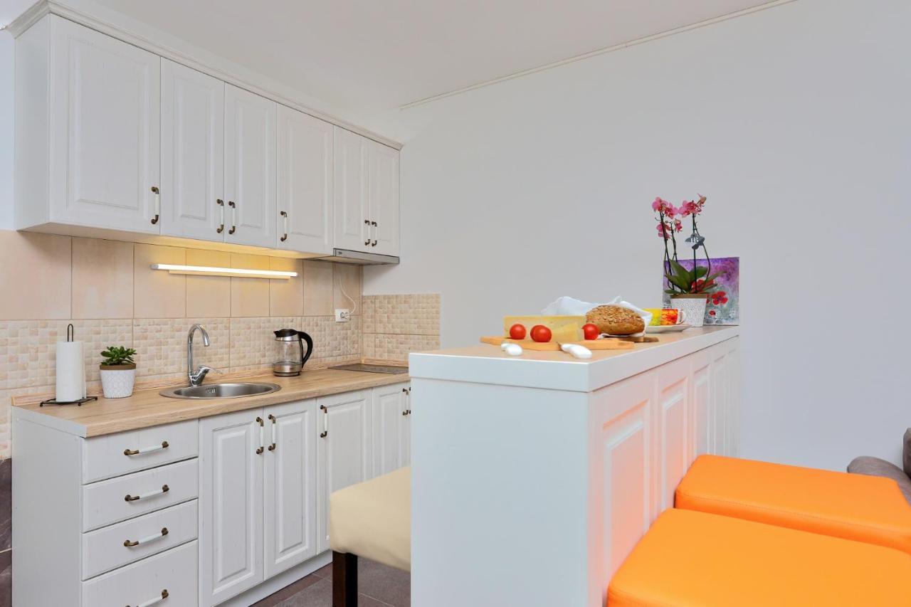 Apartment Castellino Kotor Bagian luar foto