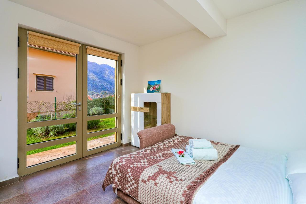Apartment Castellino Kotor Bagian luar foto